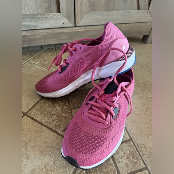 Under Armour Women's HOVR Sonic 5 Running Shoe - Picture 1 of 5